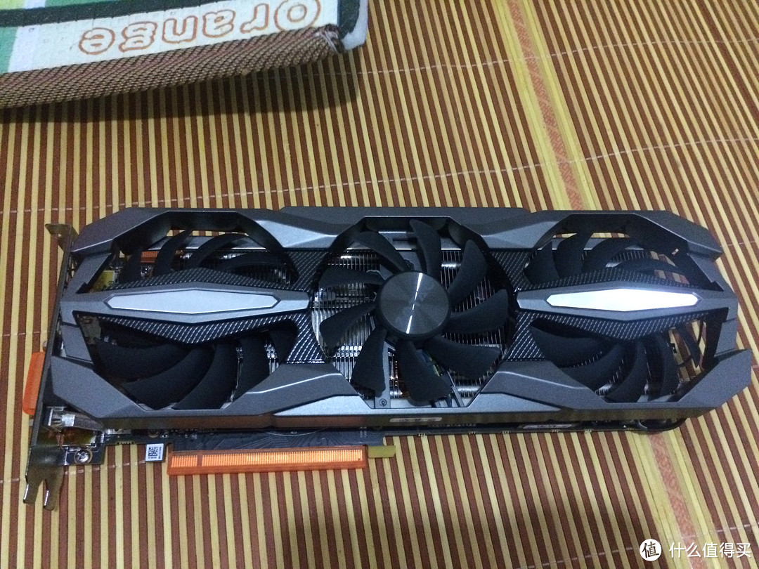 ZOTAC 索泰 1070PLUS OC开箱&耕升1070追风外形对比