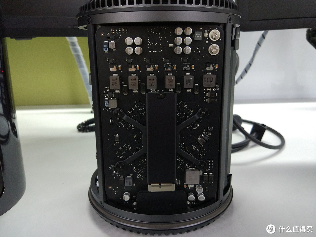 一只苹果外带全家桶 — Ｍac Pro工作站 开箱