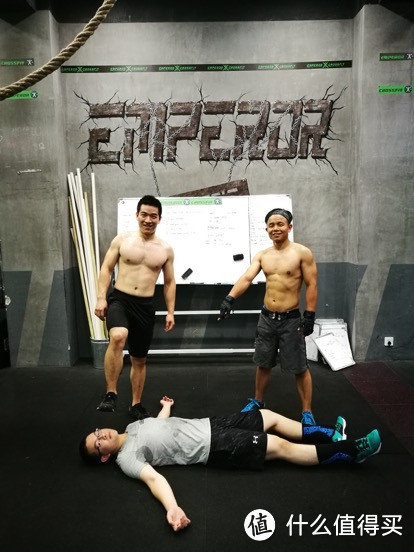 近期crossfit日常一拍  鲜肉成堆的帝王box，练了cf，何必穿衣服！