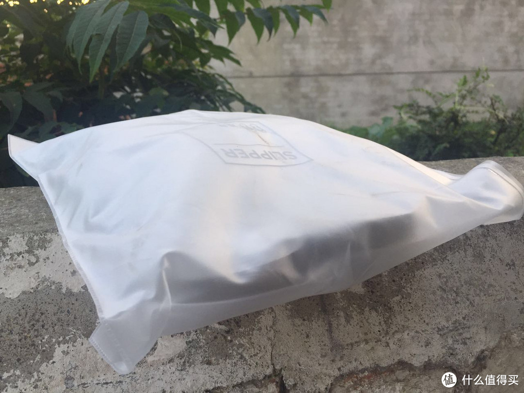 在普降大雨的时候开箱：网易严选赠品人字拖