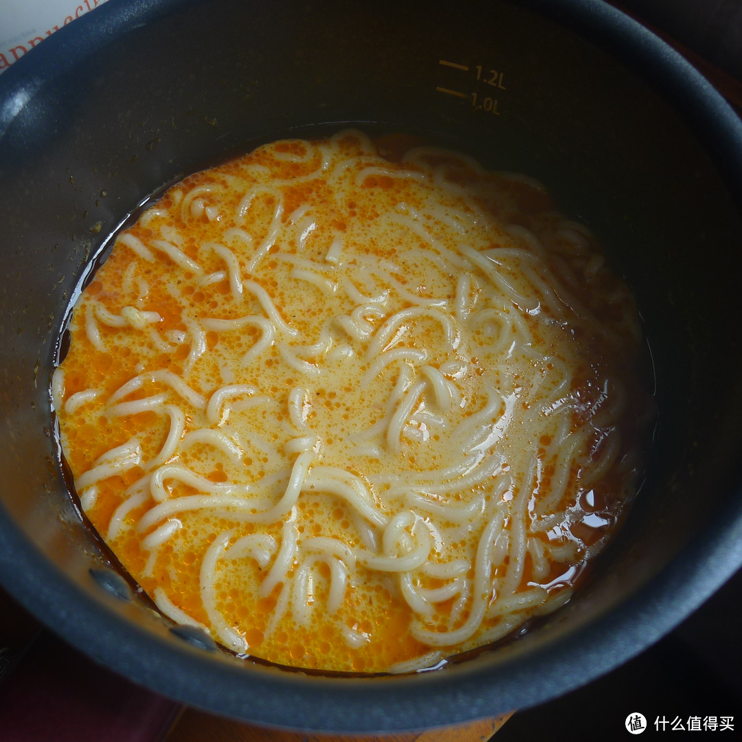 深夜放毒：日清拉王 泡面 & 伊藤園 绿茶 &  POCKY 饼干