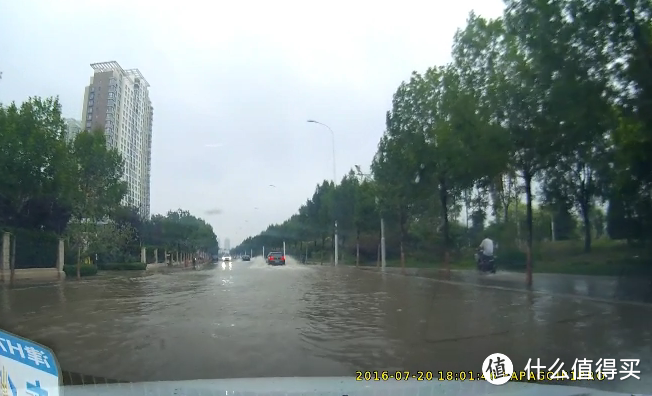 暴雨天气涉水安全行车和文明行车那些事