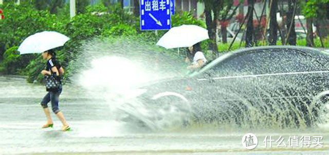 暴雨天气涉水安全行车和文明行车那些事