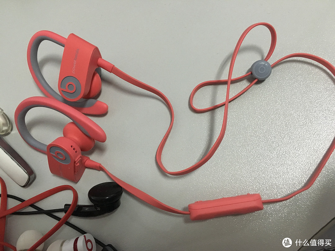 潮流配饰还是运动装备？——骚粉的Beats Powerbeats2 Wireless 入耳式耳机 购买及体验