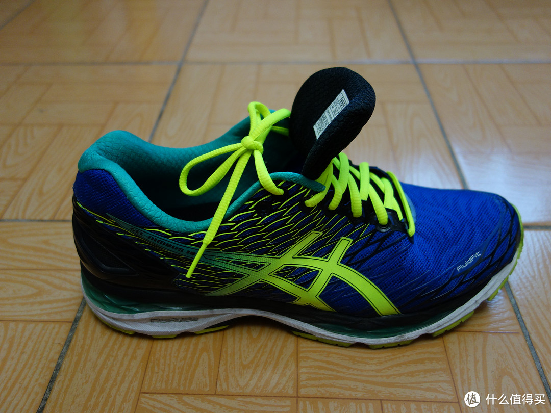 中年发福男子的跑步装备：ASICS 亚瑟士 GEL-KAYANO 国产  22 跑鞋VS 越产 nimbus18