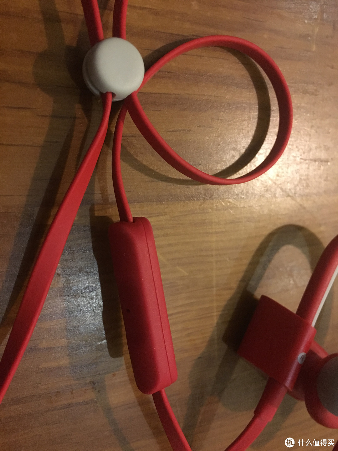 plantronics 缤特力 BackBeat FIT 耳机对比Beats Powerbeats2 Wireless