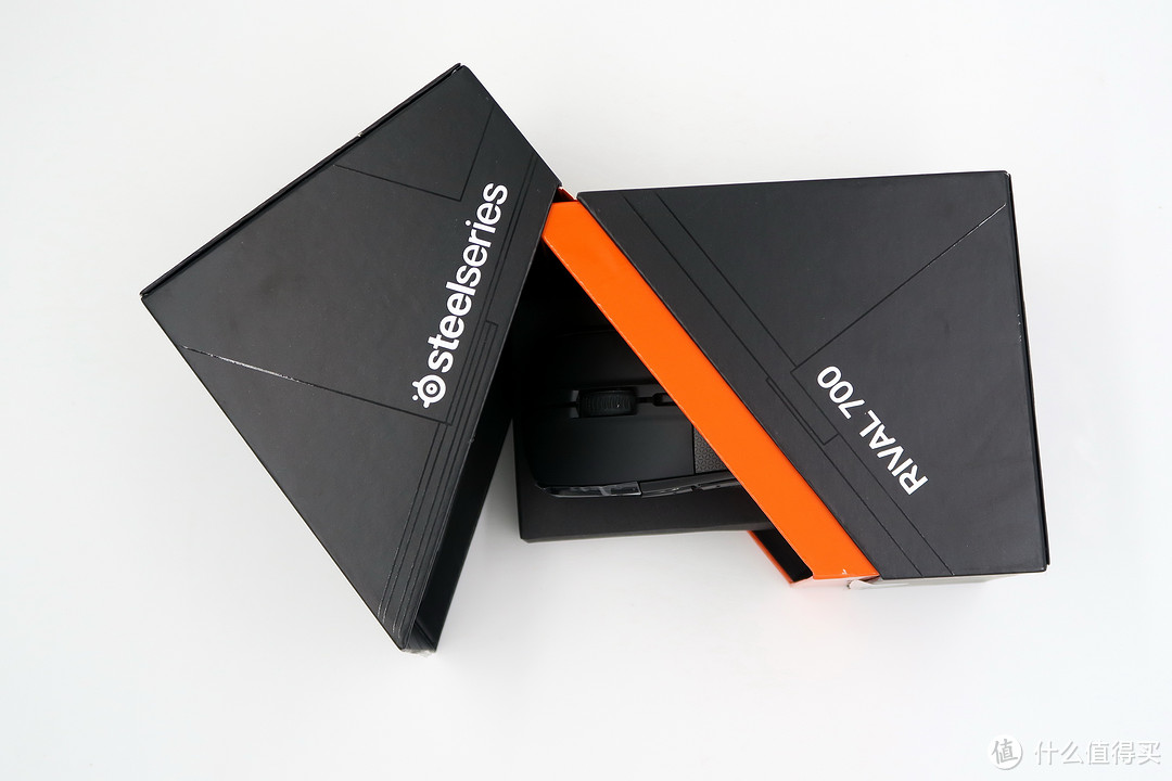 钢厂新品,带显示屏的游戏鼠标SteelSeries Rival 700