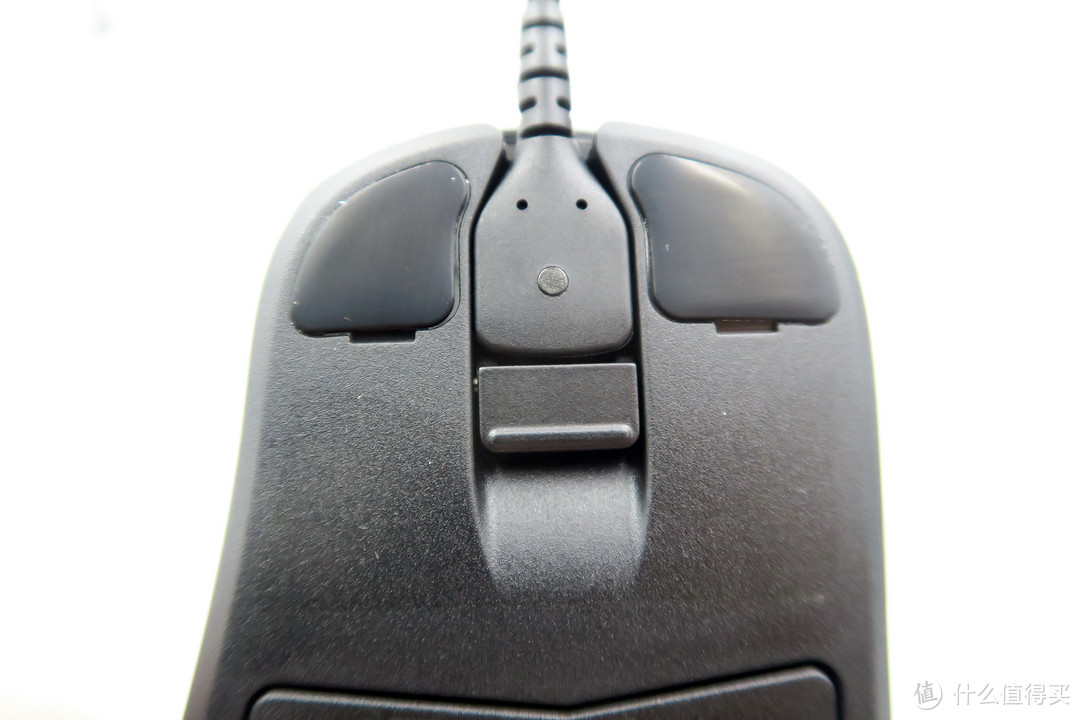 钢厂新品,带显示屏的游戏鼠标SteelSeries Rival 700