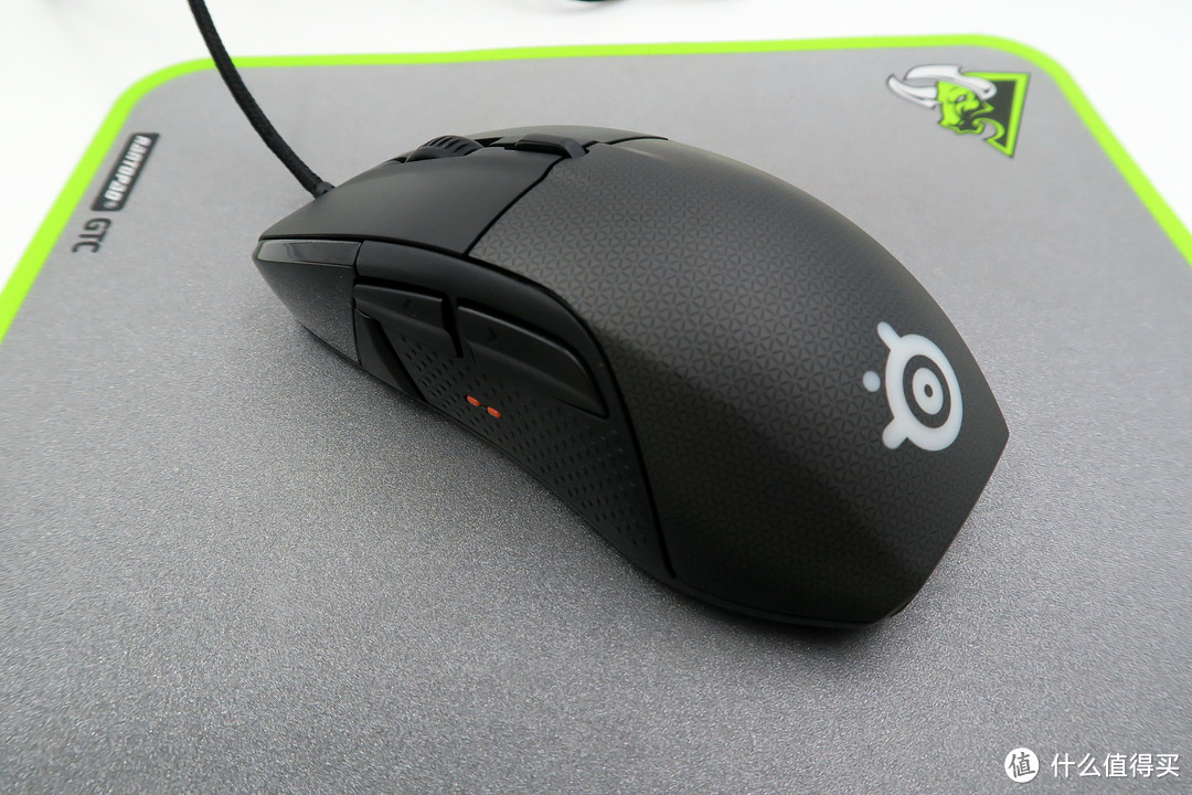 钢厂新品，带显示屏的游戏鼠标SteelSeries Rival 700