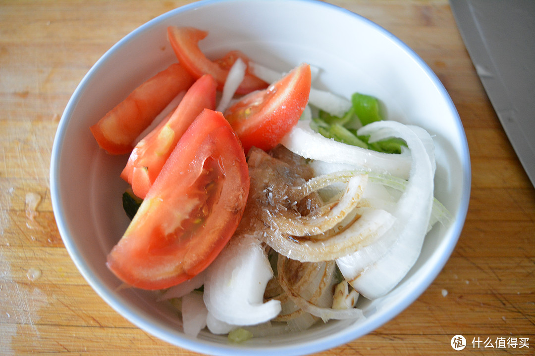 西域美食盛宴：铁锅抓饭和馕包肉