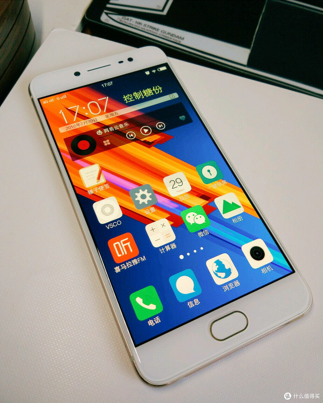 五个妹子玩自拍:vivo X7柔光自拍手机诚意测评