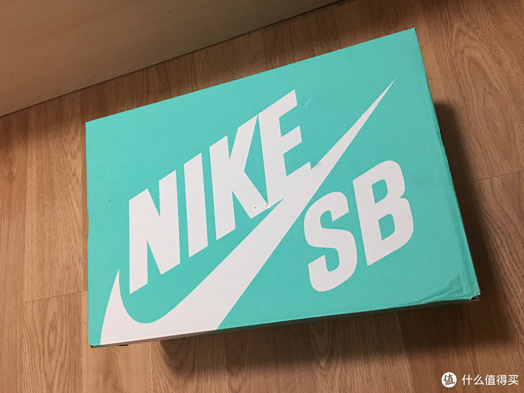 #原创新人# 在37脚上也毫无违和感：NIKE 耐克 SB DUNK LOW 开箱