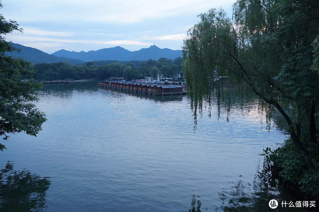 江南小镇休闲的旅行：复古乌镇和清新杭州