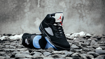 老猪晒鞋 篇四：#本站首晒# NIKE 耐克 Air Jordan 5 Retro“Metallic Silver” 篮球鞋