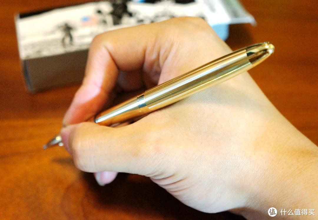 #本站首晒# 登个月也要金光闪闪 — Fisher 福喜乐 Space Pen 飞梭太空笔 400g 开箱