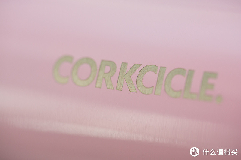 美潮冲上来一只铁瓶：corkcicle保温杯