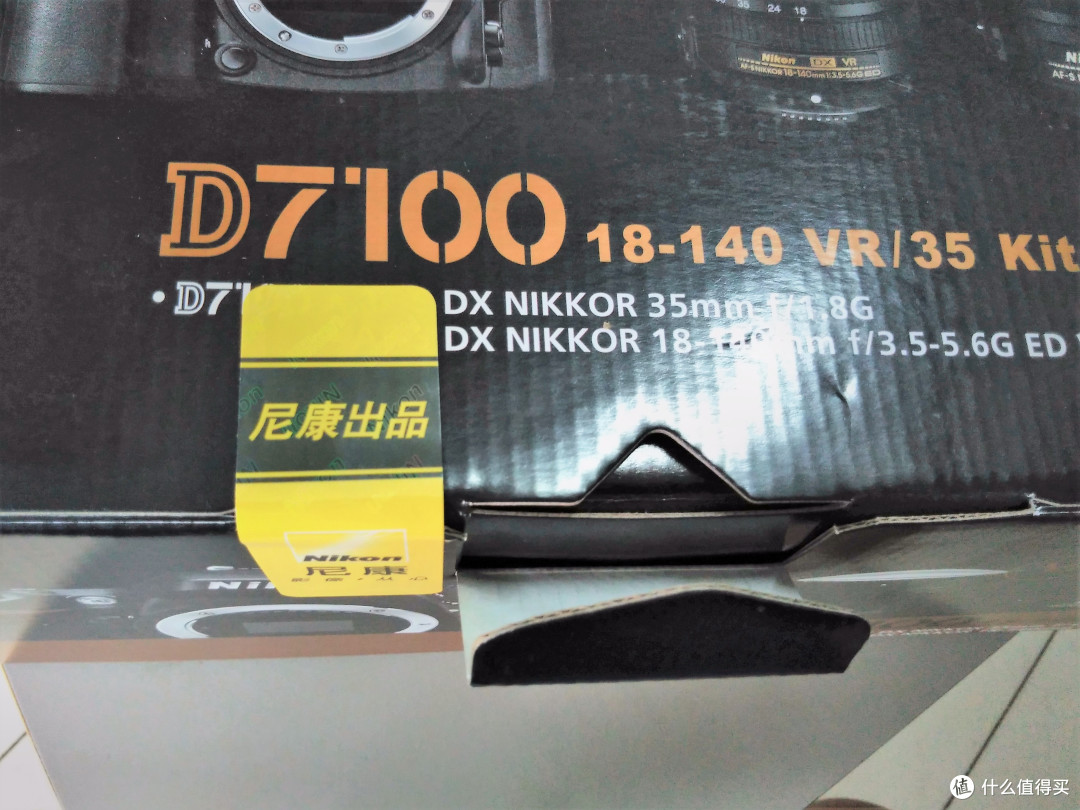 Nikon果然保持了一贯贴标签的传统,逼死强迫症不商量 Nikon果然保持了一贯贴标签的传统,逼死强迫症不商量
