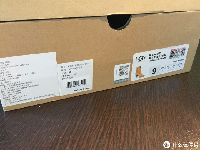 打开鞋盒,先看到的是发货单子.发货单的背面,售后服务说明.