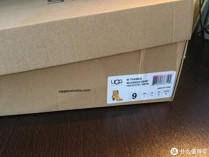 打开鞋盒,先看到的是发货单子.发货单的背面,售后服务说明.