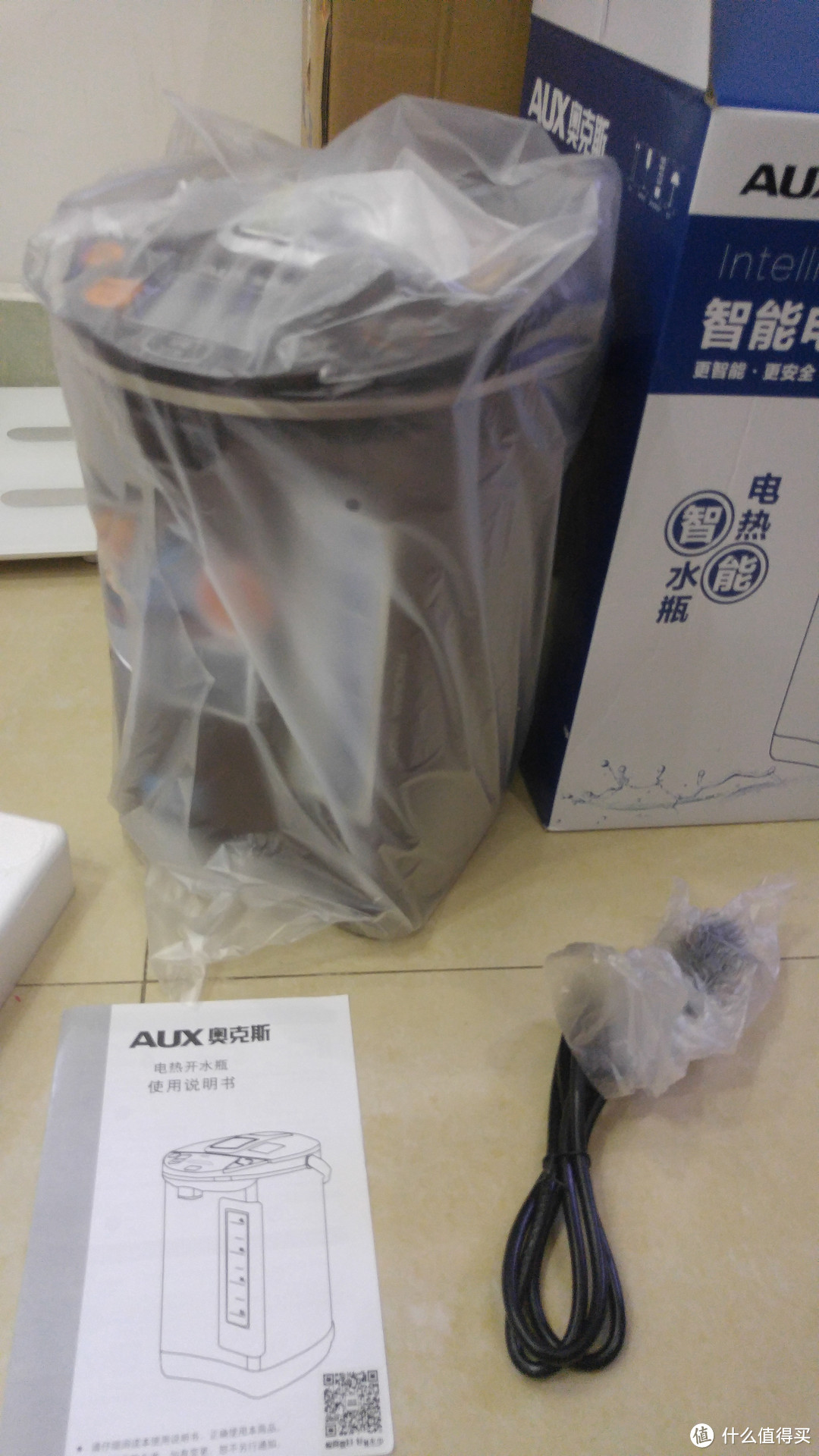 AUX 奥克斯 HX-8066 电热水壶与 Joyoung 九阳 电热水壶 简易对比