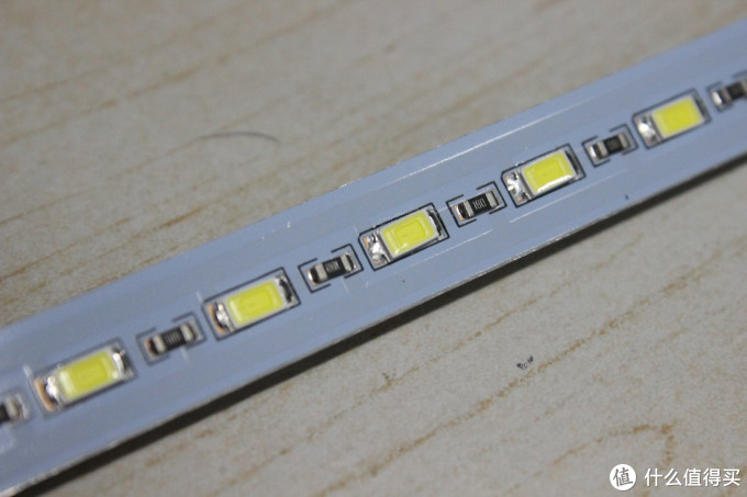 照亮我的电脑——雷士照明 LED 镜前灯 开箱