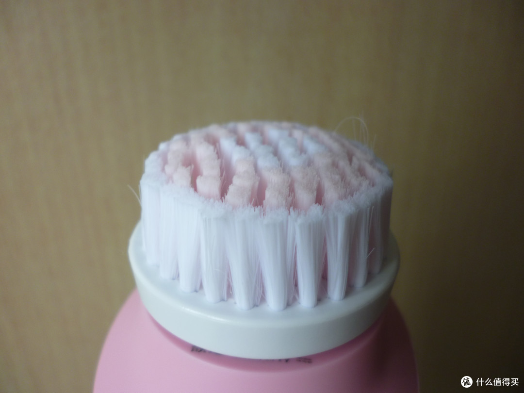 效果明显，舒适欠佳——尼龙和硅胶刷毛的对决：PHILIPS VisaPure洁肤仪 vs FOREO Luna硅胶洁面仪