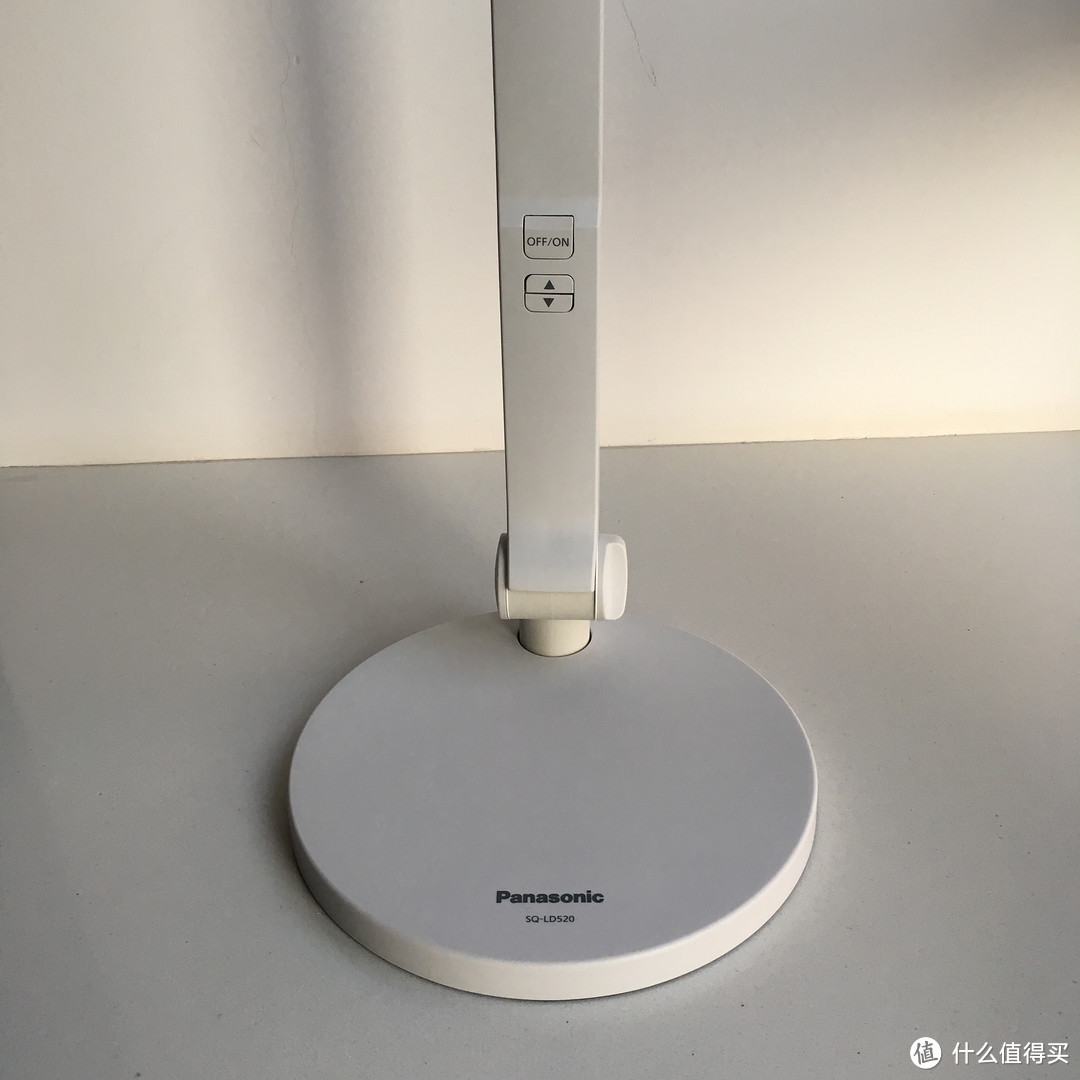 书桌上的颜值担当——Panasonic 松下 SQ-LD520-W72 护眼灯