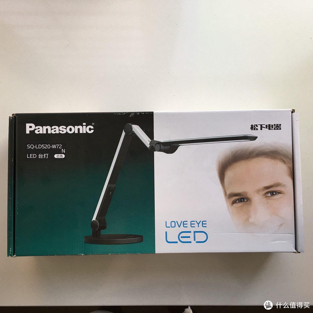 书桌上的颜值担当——Panasonic 松下 SQ-LD520-W72 护眼灯