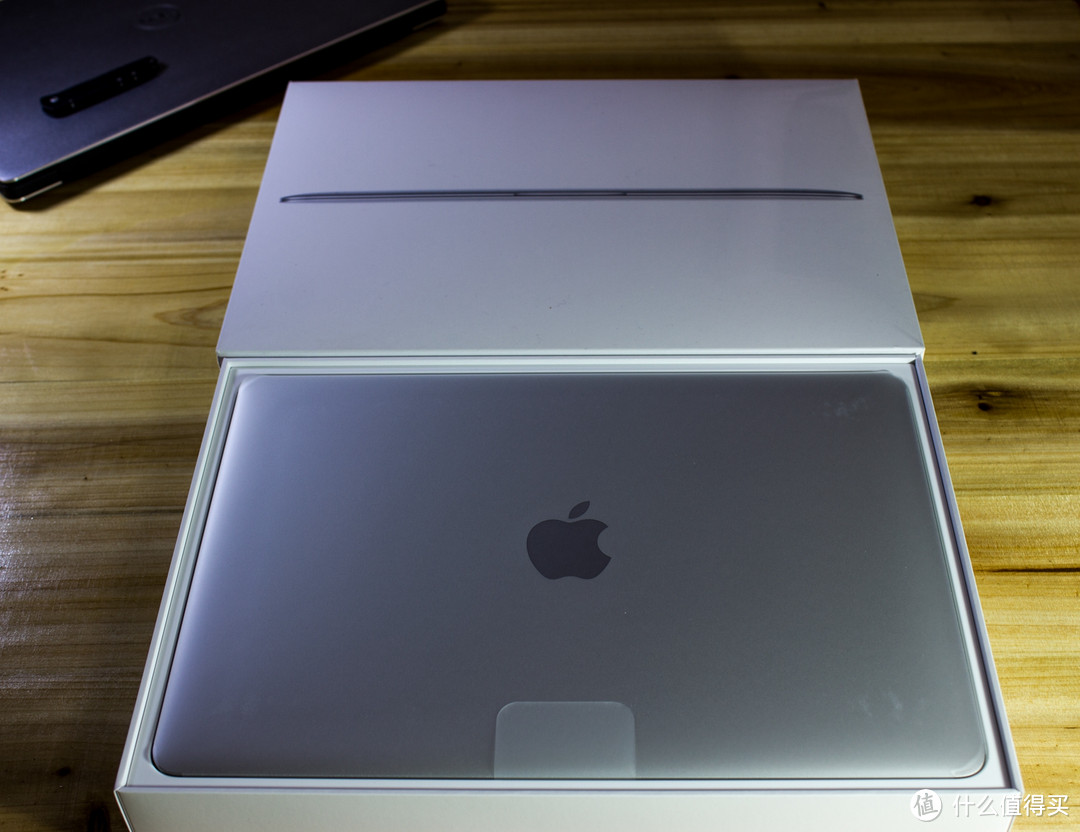 一手工作一手娱乐：DELL 戴尔 XPS13 对比 Apple 苹果 MacBook