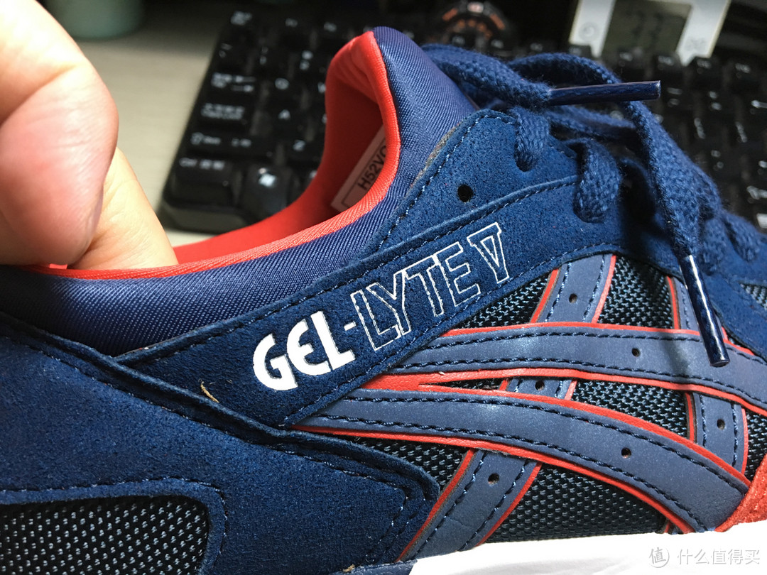 ASICS 亚瑟士 GEL-LYTE V 骚红色复古鞋