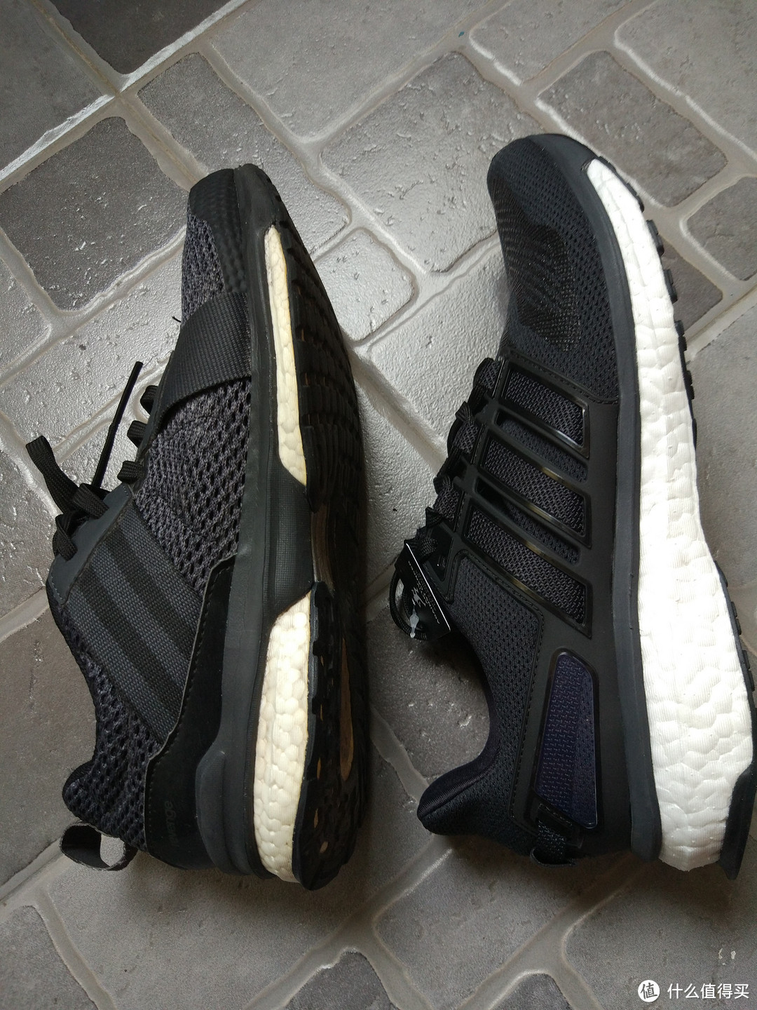 我的第二双奥利奥boost：adidas 阿迪达斯 energy boost  (e脸懵boost) 跑鞋