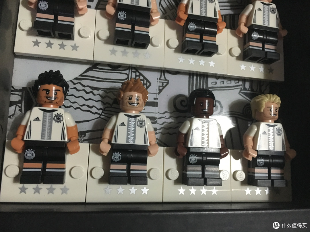 #一周热征#七夕# 用了心思就是好礼物——LEGO 乐高 71014 德国队抽抽乐装框记