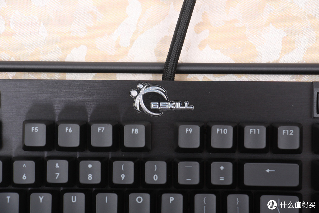 初尝樱桃的味道：G.SKILL 芝奇 KM780 RGB 红轴机械键盘 小晒