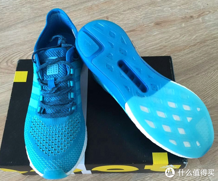 炎炎夏日的一缕清凉 — Adidas 阿迪达斯 Boost冰风系列 B44080 跑鞋 开箱