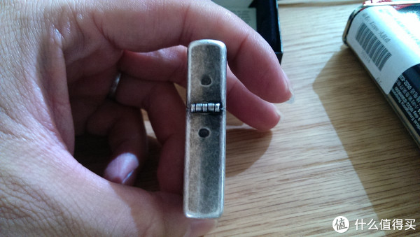 zippo 芝宝 仿古银白板 121fb-10112 打火机 简单使用