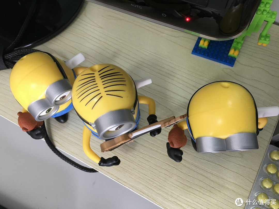 贱萌贱萌真可爱 — Minions 小黄人 匆忙奔跑的鲍勃 & 弹吉他的斯图尔特 开箱