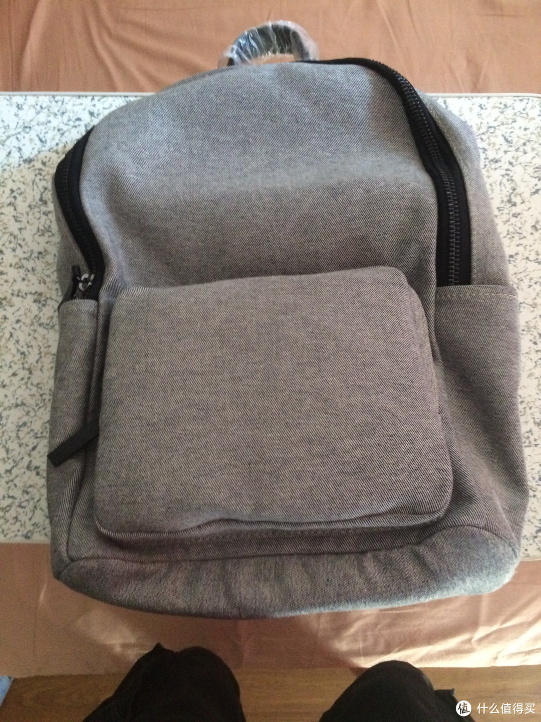 极简主义双肩包：Everlane  Modern Zip Backpack