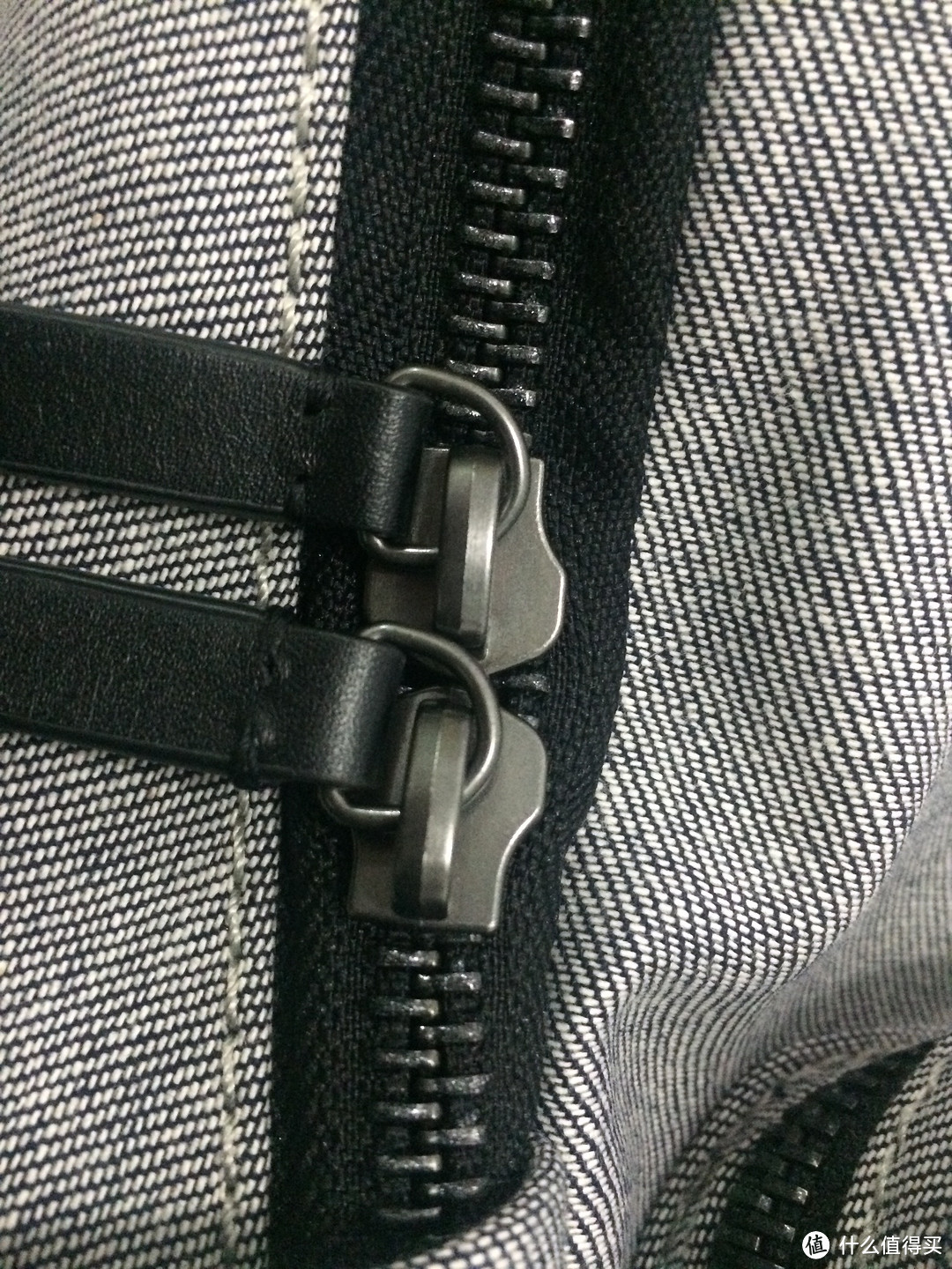 极简主义双肩包：Everlane  Modern Zip Backpack