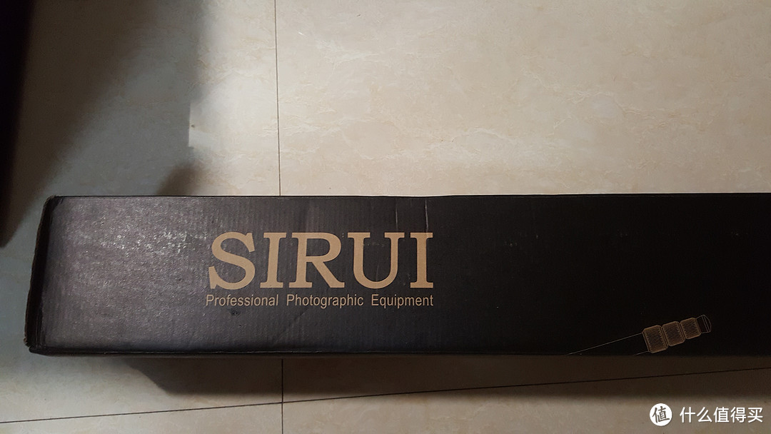 新手的第一台三脚架：SIRUI 思锐 R2004 开箱