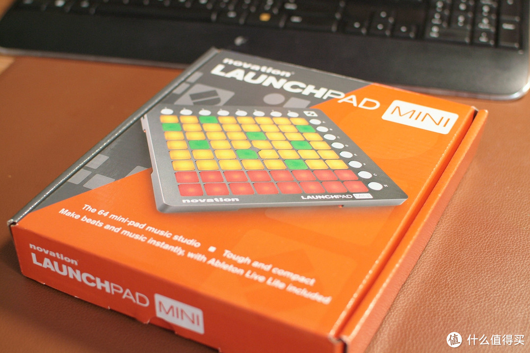 #本站首晒# 跑马灯的板子你威武雄壮 — Novation Launchpad Mini midi控制器