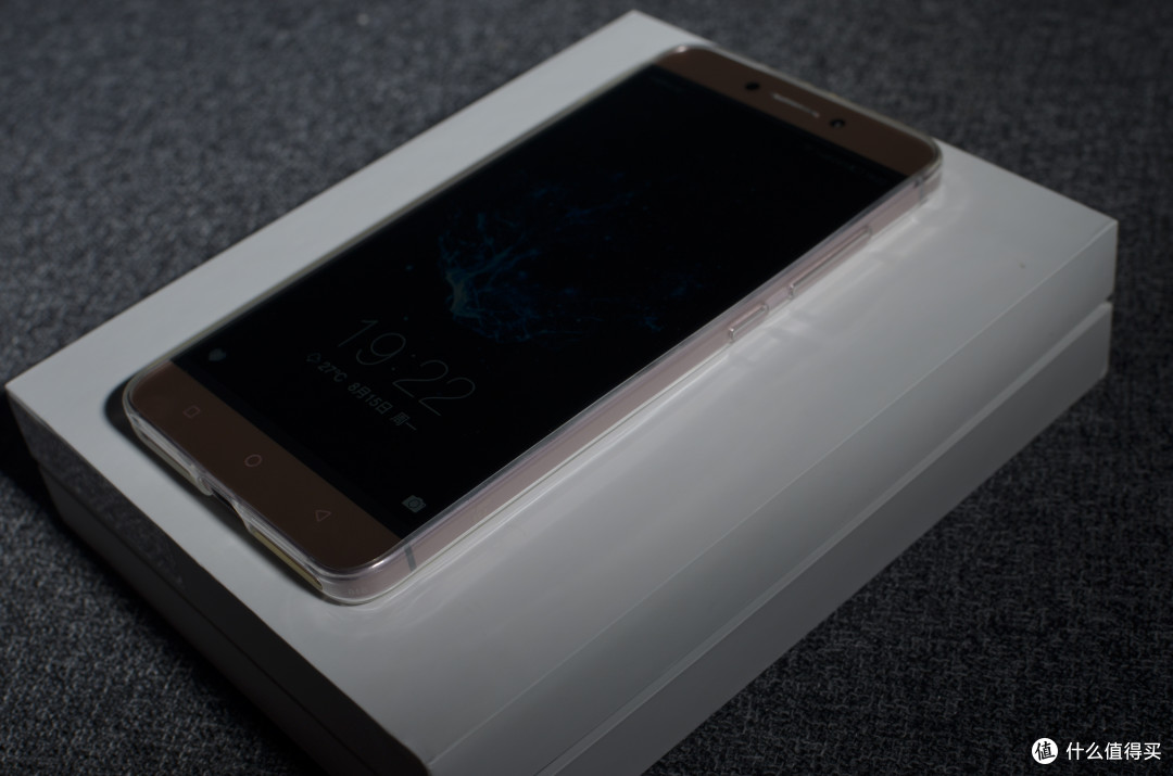 千元黑马 — 乐视2 x528移动定制版 开箱简评