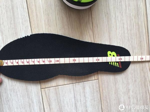 鞋垫长度不到275mm吧,我穿正好,我自己量了量自己脚长263mm大家可以