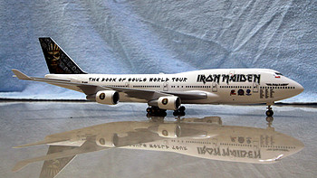 Iron Maiden 铁娘子乐队 Ed Force One 波音747-400 飞机模型 1：200 开箱