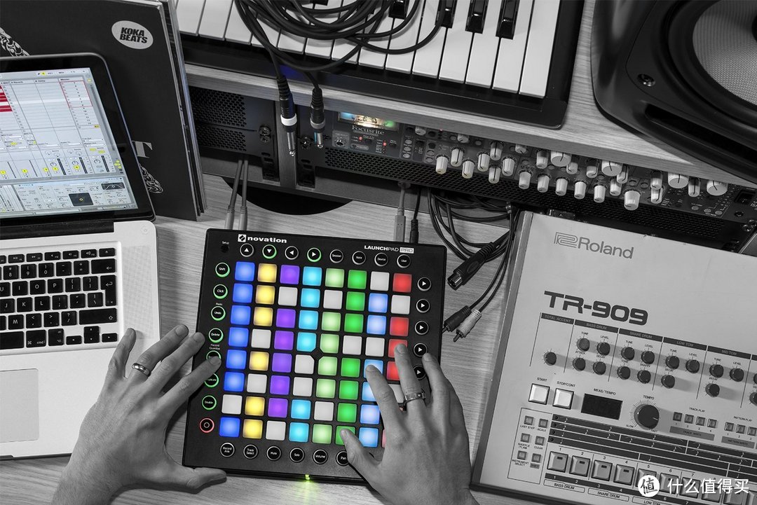 #本站首晒# 跑马灯的板子你威武雄壮 — Novation Launchpad Mini midi控制器