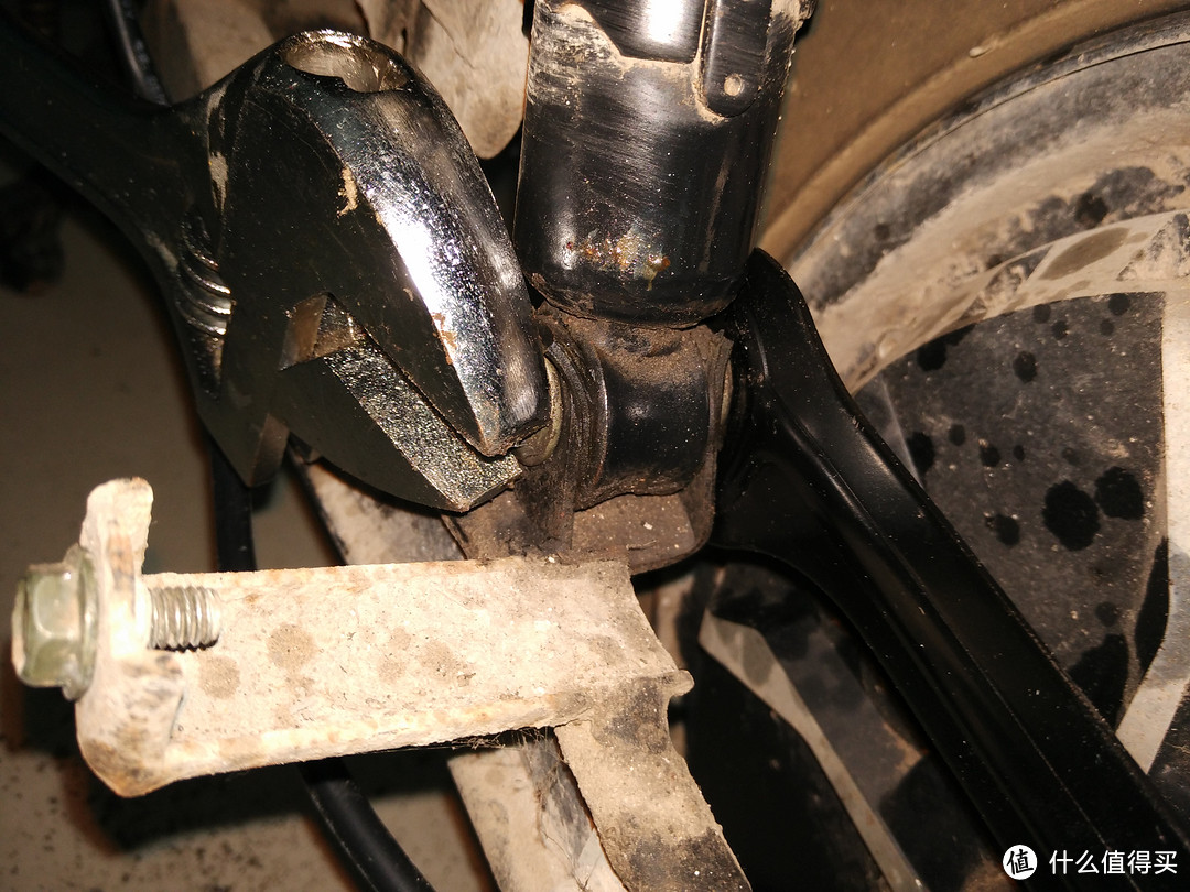 自己动手diy篇一更换电动摩托车后避震器