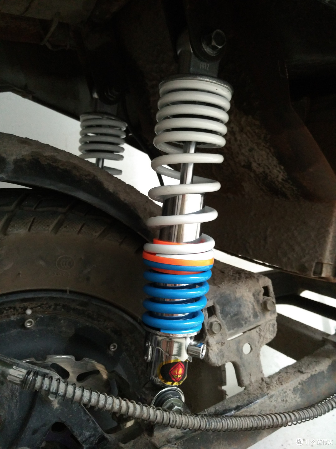 自己动手diy篇一更换电动摩托车后避震器