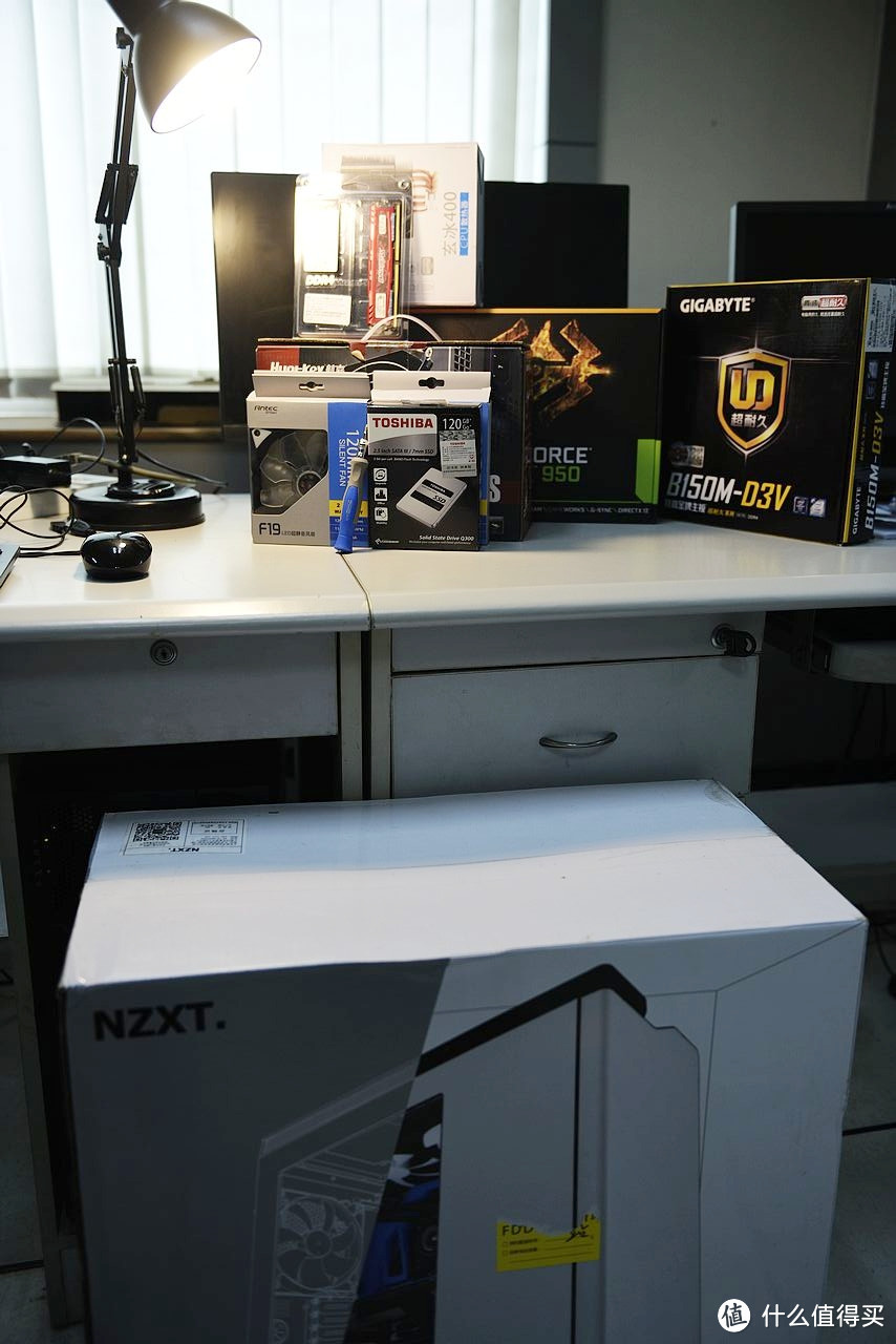 再次尝试光污染——NZXT 恩杰 H440 机箱 上手体验