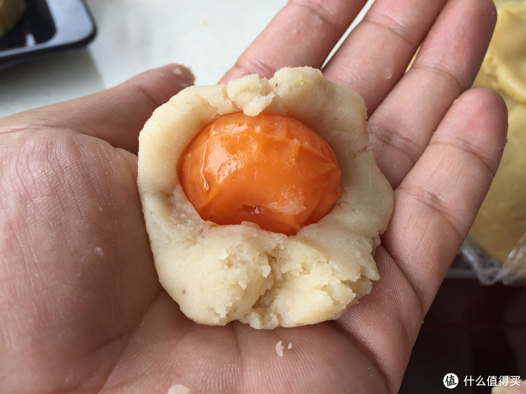 中秋节必吃的广式月饼（含莲蓉、豆沙馅的制作方法）