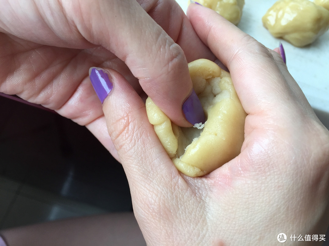 中秋节必吃的广式月饼（含莲蓉、豆沙馅的制作方法）