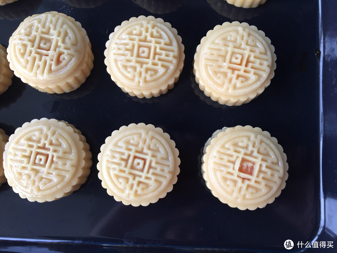 中秋节必吃的广式月饼（含莲蓉、豆沙馅的制作方法）